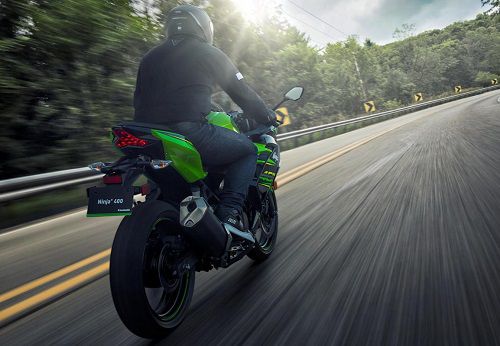  Dengan gembira Kawasaki memperkenalkan motor sport terbarunya pada ajang Tokyo Motor Show Harga Kawasaki Ninja 400 2019, Review, Spesifikasi  Gambar